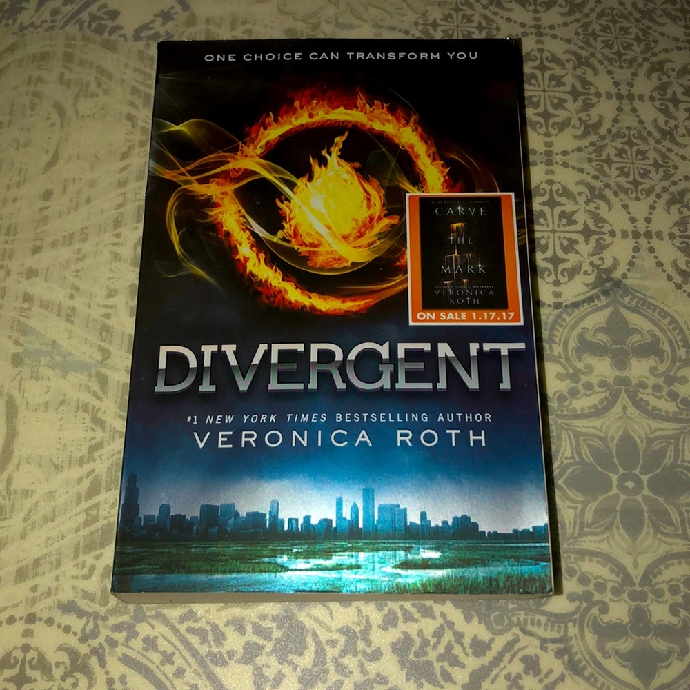 Divergent by Veronica Roth